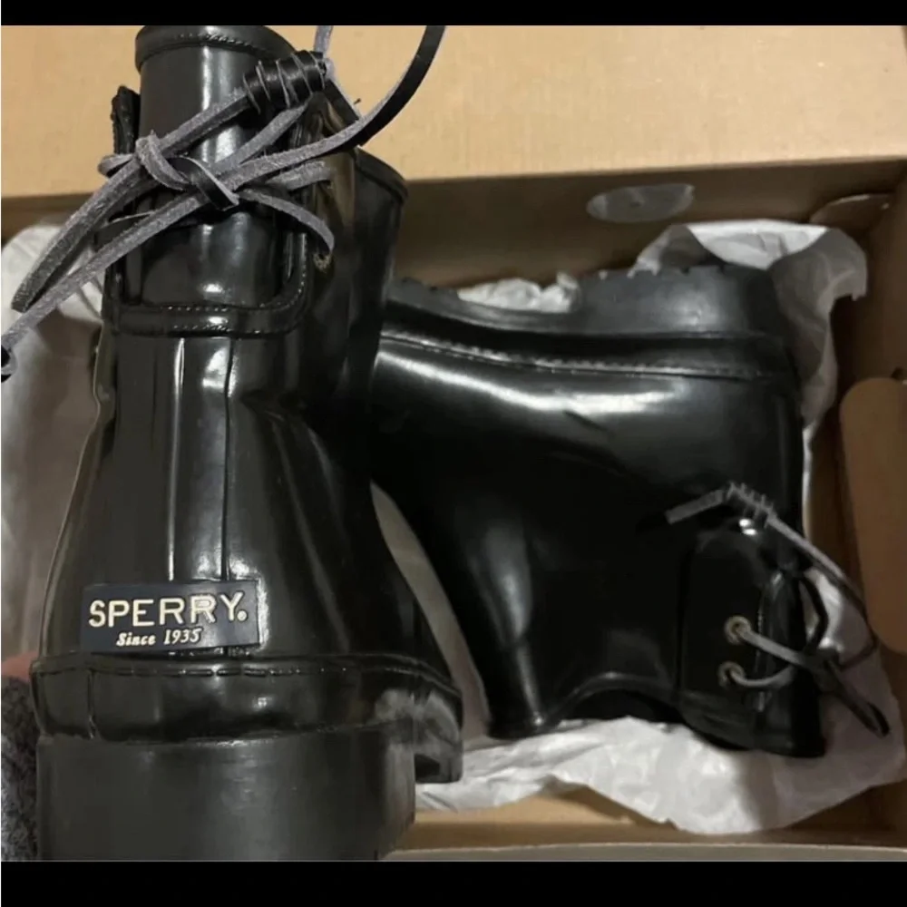 Sperry Topsiders women’s leather lace short rubber Chelsea style rain Boots - Picture 2 of 3